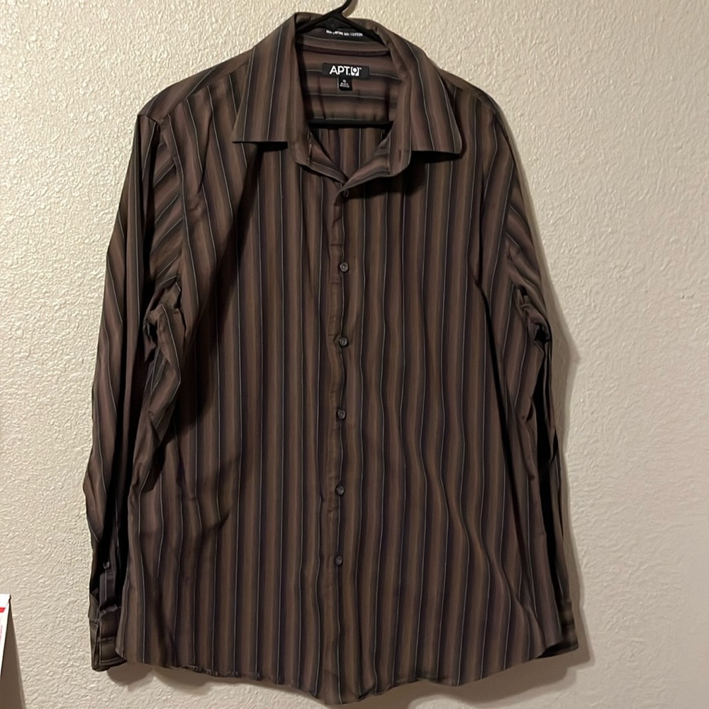 Apt 9  men’s long sleeve button-down dress shirt